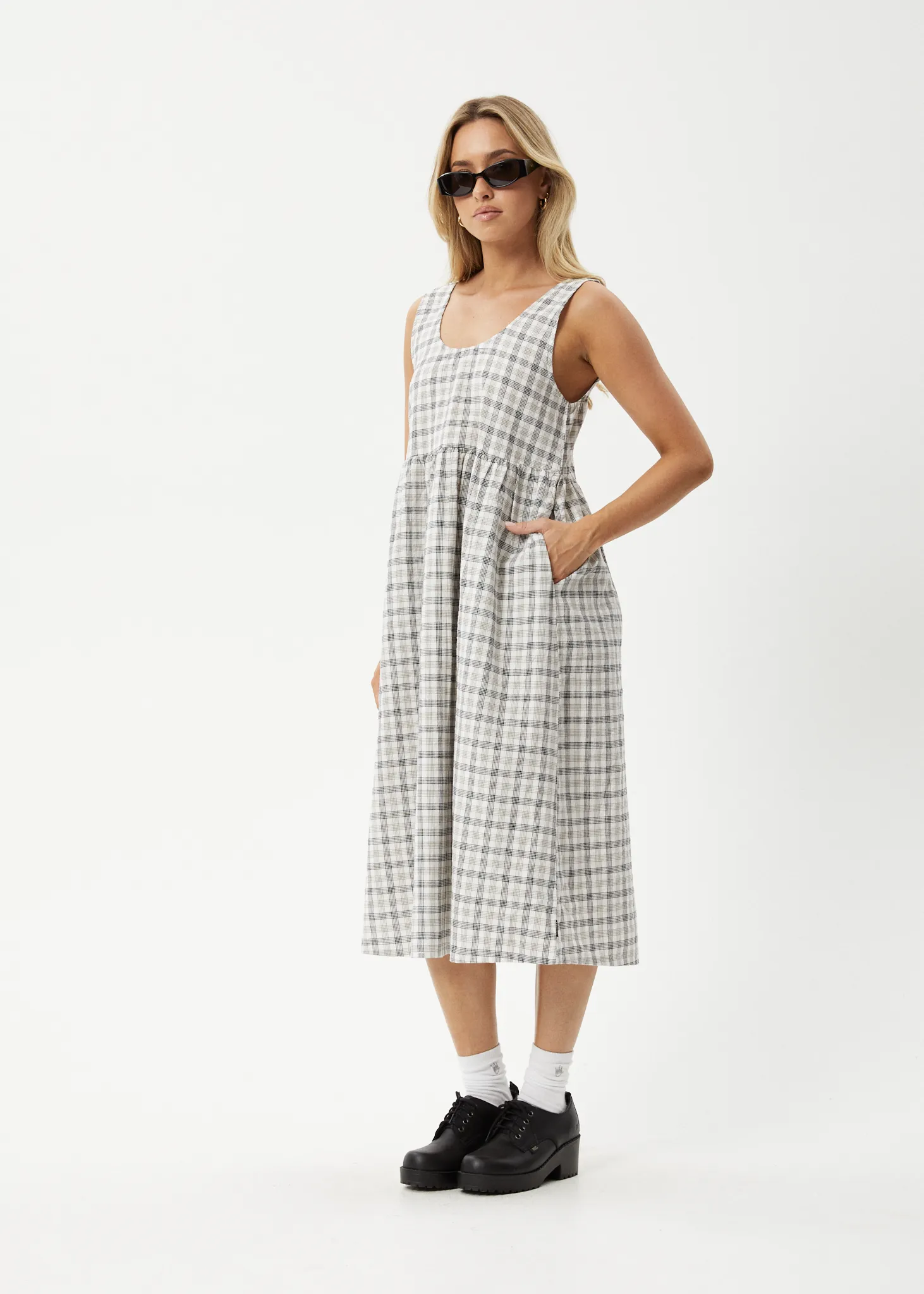 AFENDS Womens Leo - Seersucker Check Midi Dress - Black / White