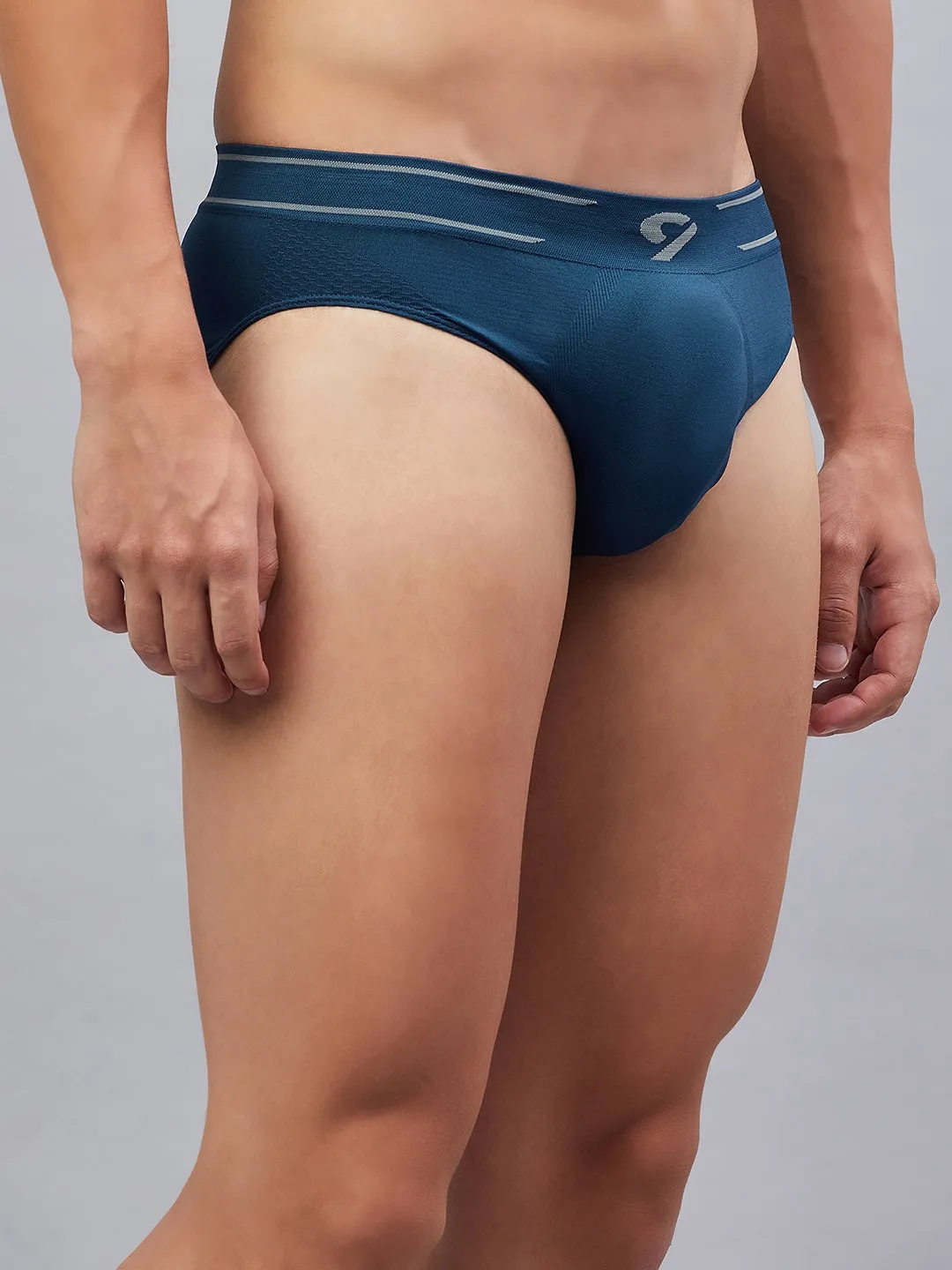 C9 AIRWEAR Skin friendly Men's Seamless Basic Briefs - Blue opal