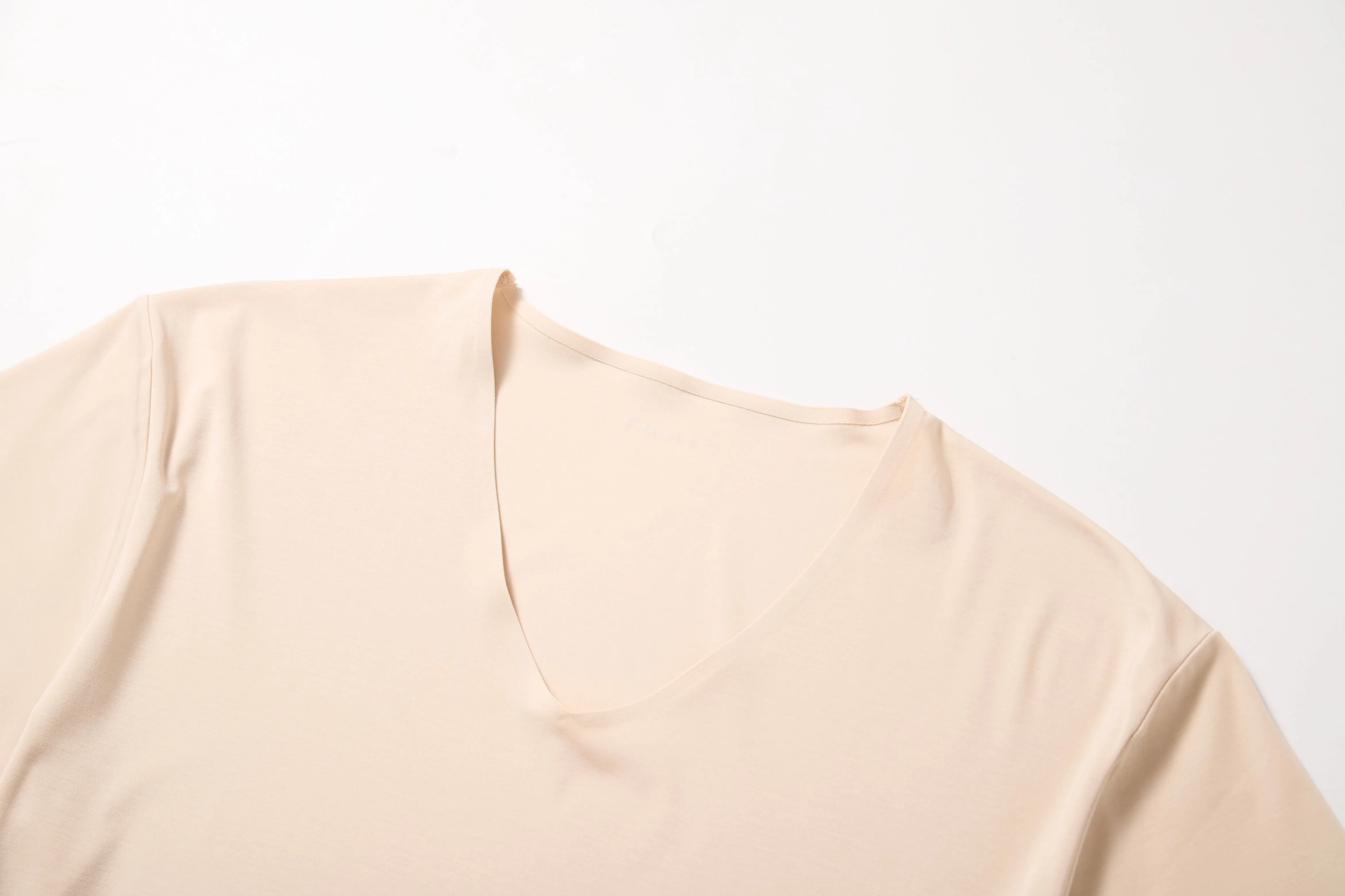 Freeform Bonded Seamless TENCEL™ Modal V-Neck Tee