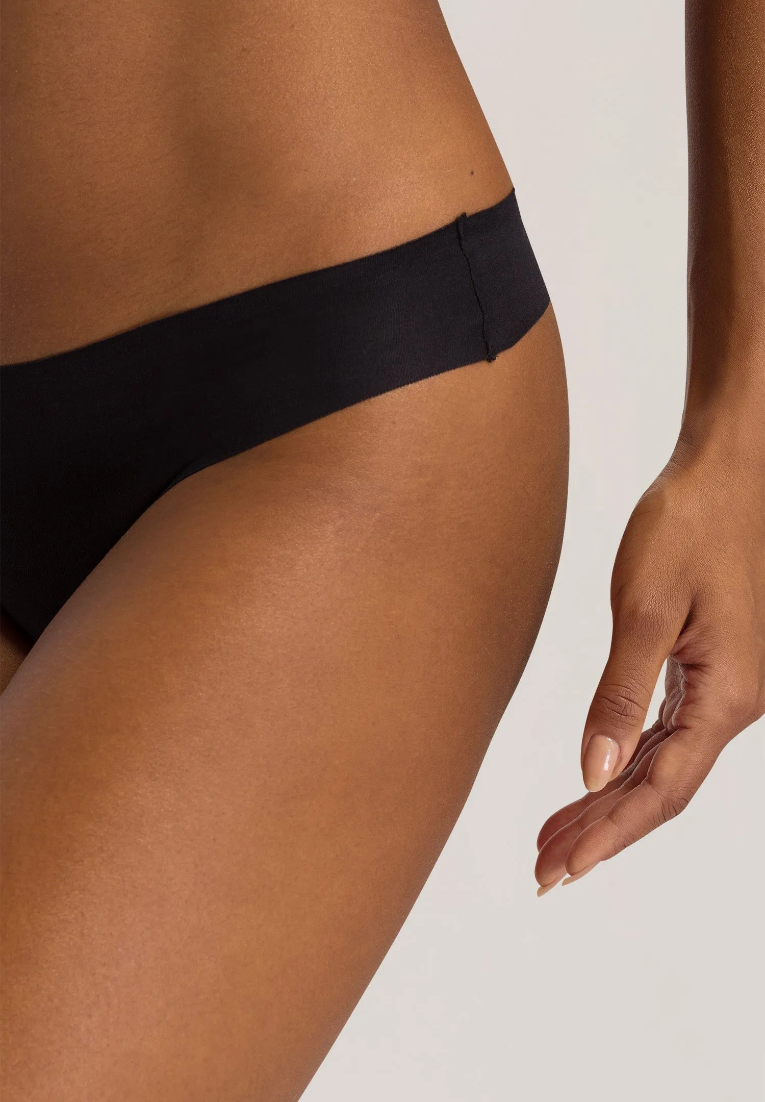 Invisible Cotton Thong | Black 71225-019