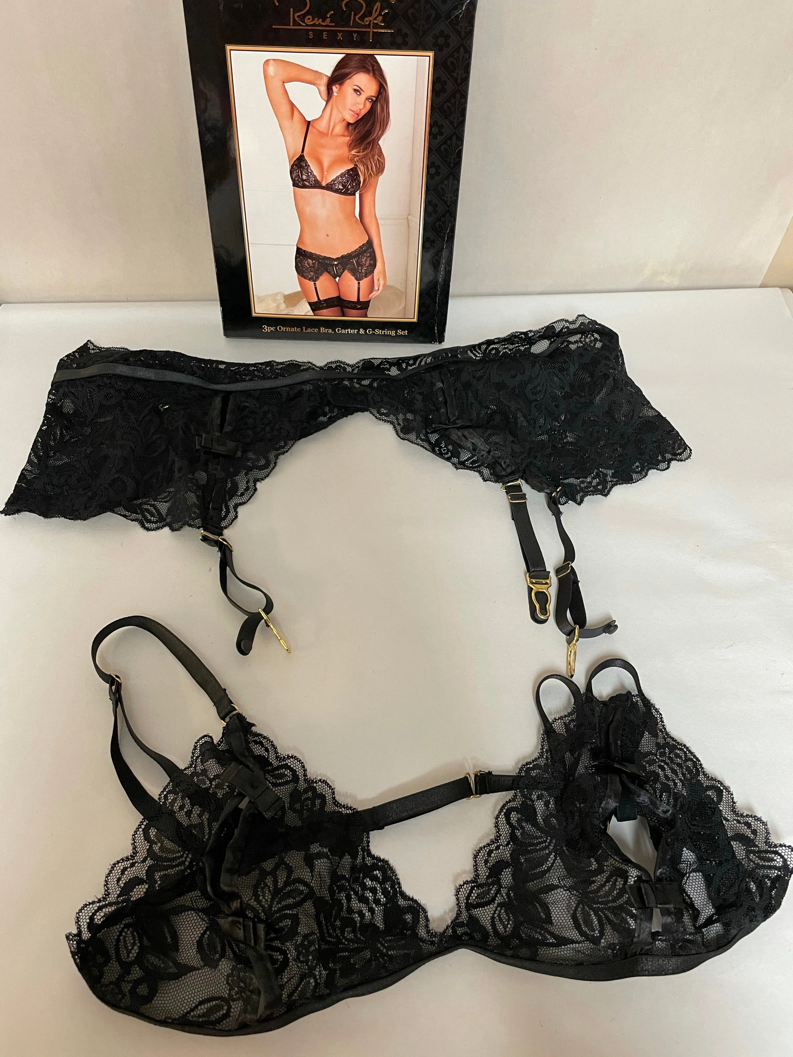 Womens Medium/Large Rene Rofe’ 2pc Black Lace Bra & Garter NWT